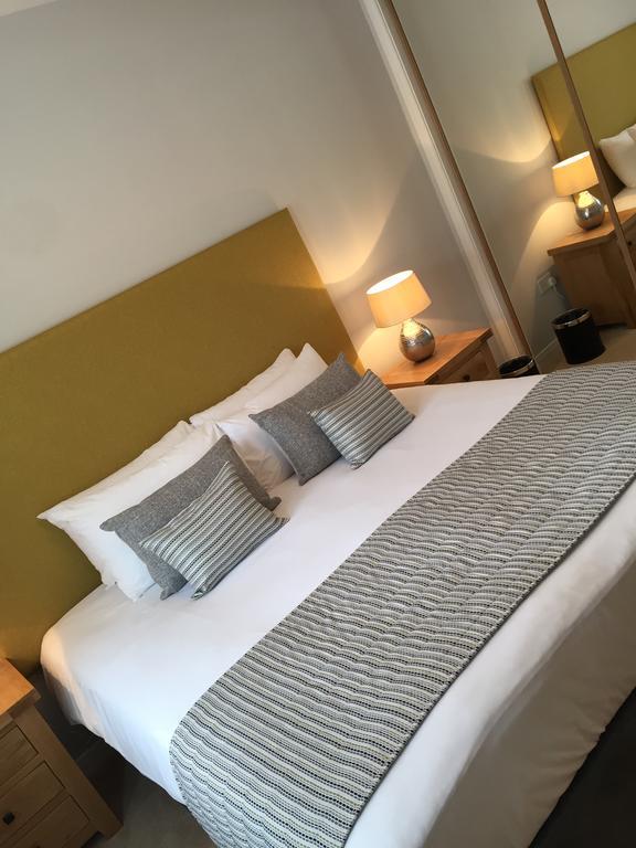 Inverness City Suites الغرفة الصورة